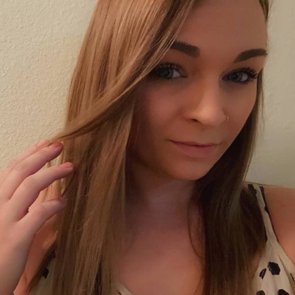 Profile Picture of Tori Hunter (@torimichele93) on Poshmark