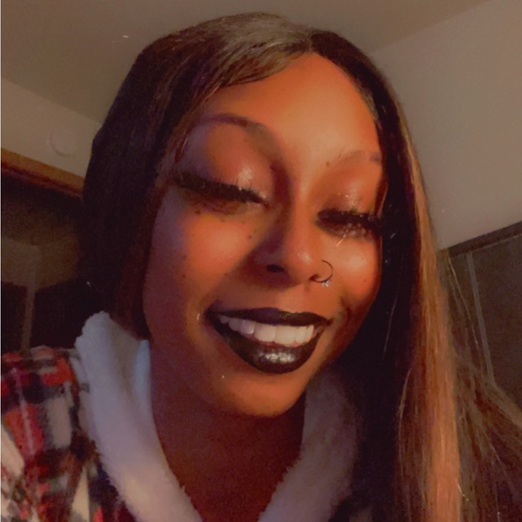 Profile Picture of Dayzia Nelson (@dayzianelson) on Poshmark
