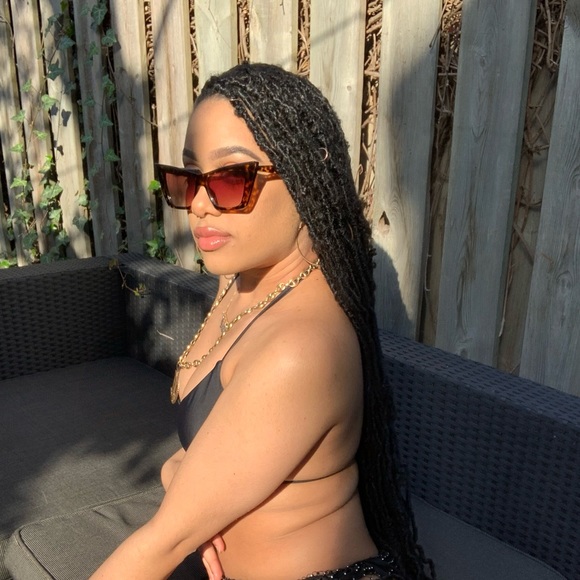 Profile Picture of Carlie Warrell (@carliewarrell) on Poshmark