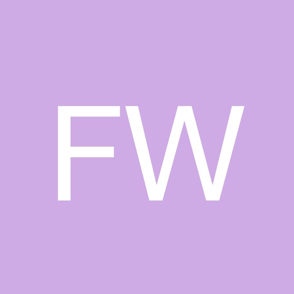 Profile Picture of Faye Wright (@fayewright938) on Poshmark