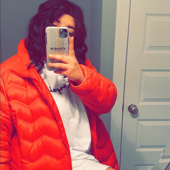 Profile Picture of Lesley Bevard (@slashxvibes) on Poshmark