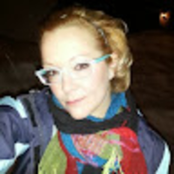 Profile Picture of Mélanie Rodrigue (@melrod1976) on Poshmark