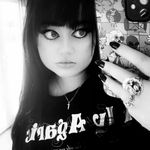 Profile Picture of Tate (@glassycloudedeyes) on Instagram