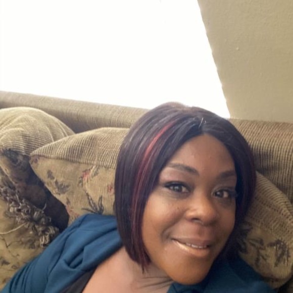 Profile Picture of Annette Tolliver (@annettetolli962) on Poshmark