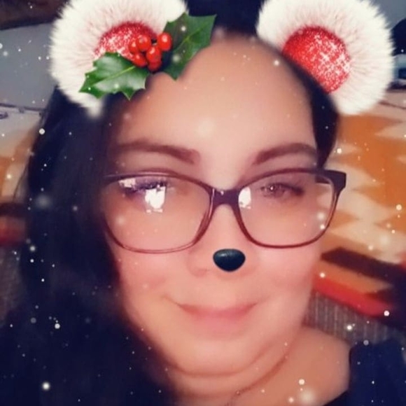 Profile Picture of Renee Halbert (@dolphin13733) on Poshmark