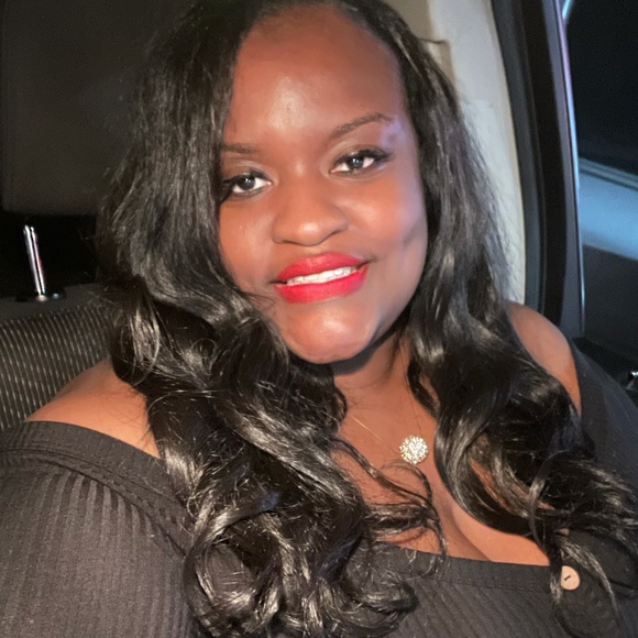 Profile Picture of Madonna Biggerstaff (@shesangs1) on Poshmark