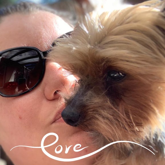 Profile Picture of Kelli Podeyn (@kelli22484) on Poshmark