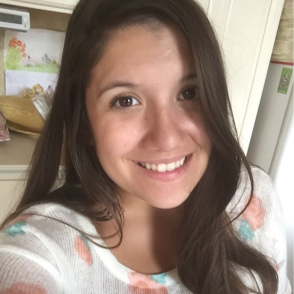 Profile Picture of Alexa Hoffman (@lexxa93) on Poshmark