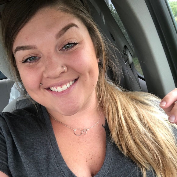 Profile Picture of Amy Crust (@amycrust) on Poshmark