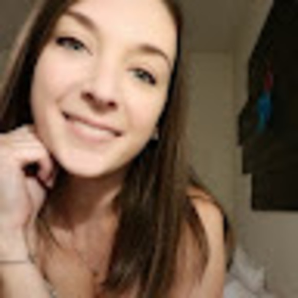 Profile Picture of Hallie Cheramie (@hallierenee10) on Poshmark