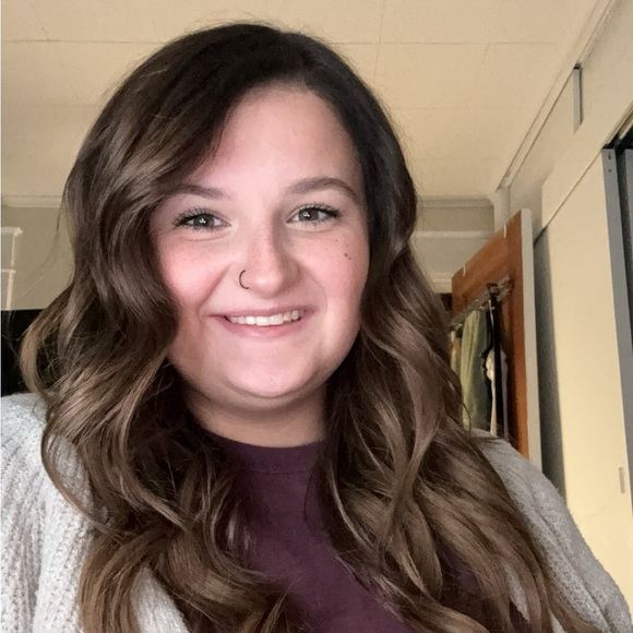 Profile Picture of Kalee Vernatter (@kaleevern) on Poshmark