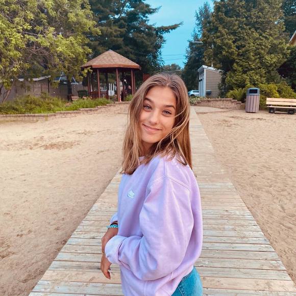 Profile Picture of Gabrielle Bernier (@gabrielle538) on Poshmark