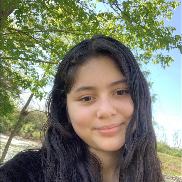 Profile Picture of Andrea Ramirez (@andrearamirez77) on Poshmark