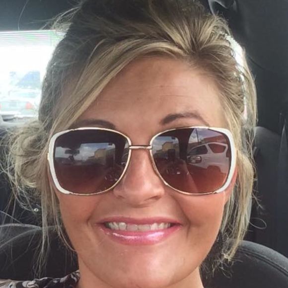 Profile Picture of Tanya Cronin (@tanyamc81) on Poshmark