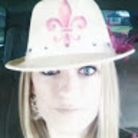 Profile Picture of Rebekah Sanders (@ranns012) on Poshmark