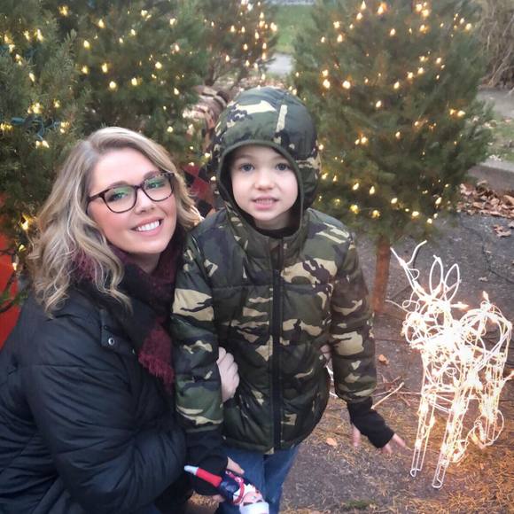 Profile Picture of Amanda Steese (@asteese) on Poshmark