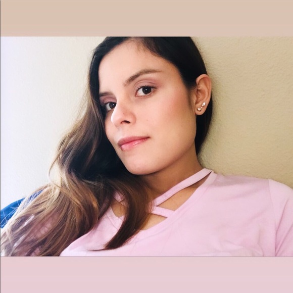 Profile Picture of Heidi Portillo (@heidiportill654) on Poshmark