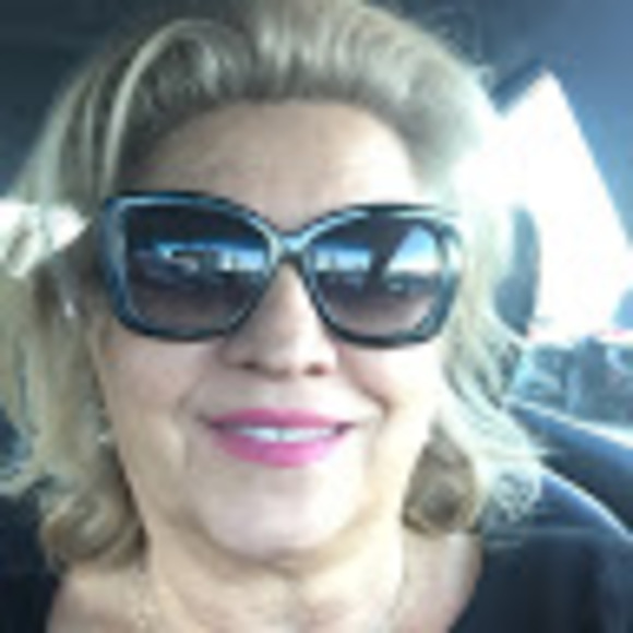 Profile Picture of Armenoohi Gharakhani an (@armenoohig) on Poshmark