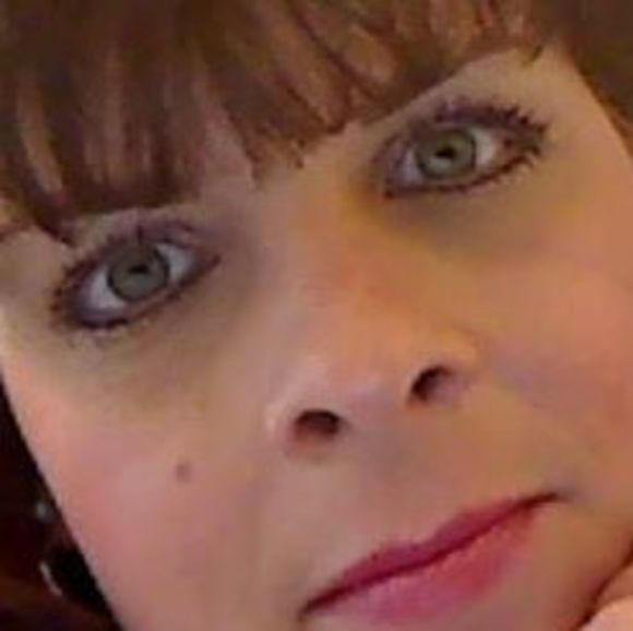 Profile Picture of Hazel Anderson (@hazel3265) on Poshmark