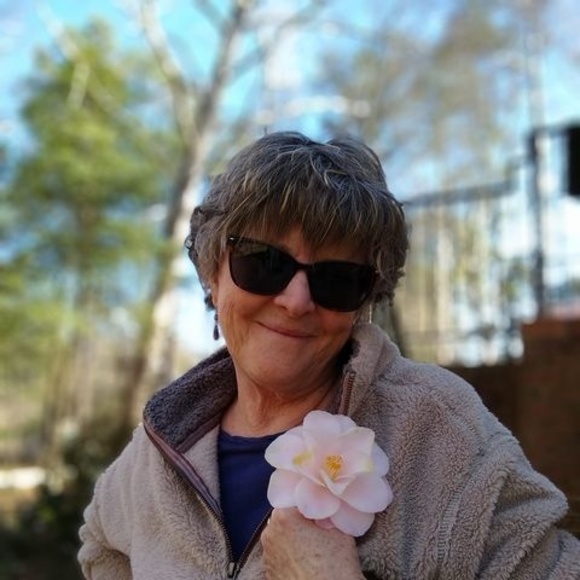 Profile Picture of Robyn Kemish (@robynsunnybear) on Poshmark