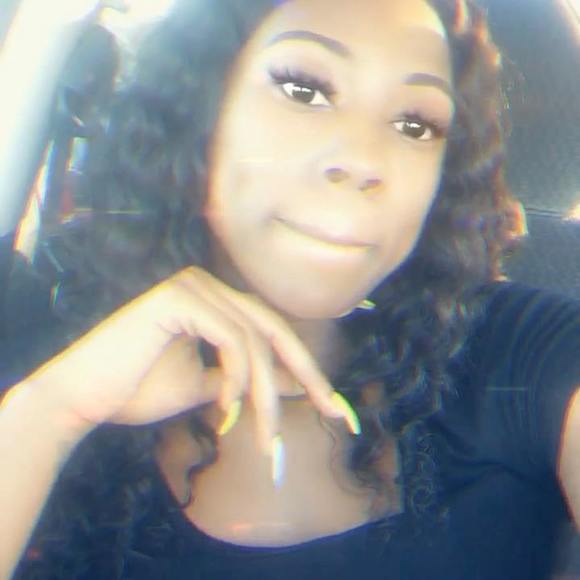 Profile Picture of Jasmine Lloyd (@jasminel1) on Poshmark