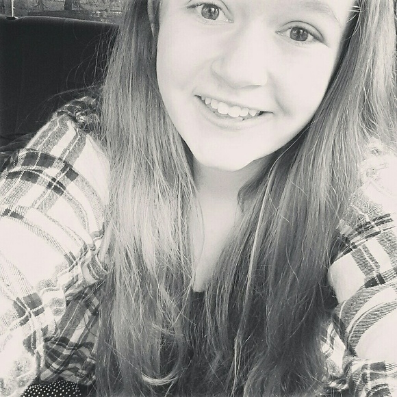 Profile Picture of Alexandra Stoner (@alexmaddie1121) on Poshmark