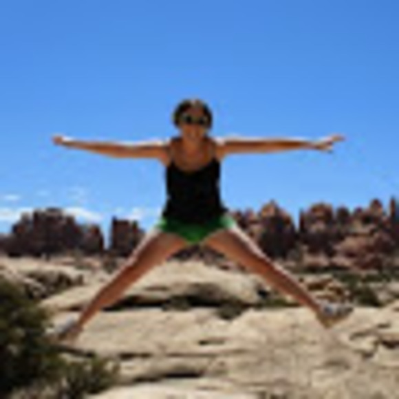 Profile Picture of Leslie Bixel (@lesliebixel) on Poshmark