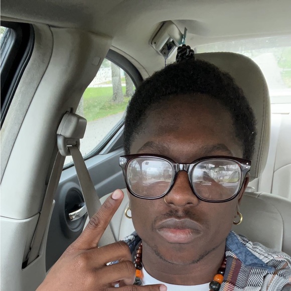 Profile Picture of Manny Manny (@alijhiarainey) on Poshmark