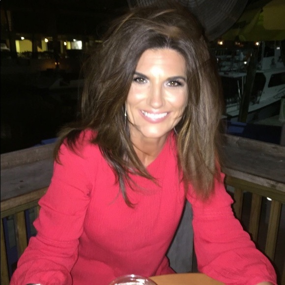 Profile Picture of Donna Tomanovich (@tvich1) on Poshmark