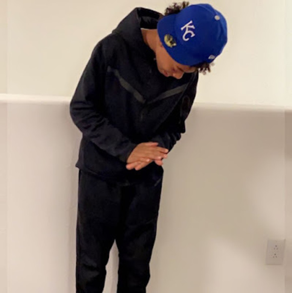 Profile Picture of Antwone Moore (@mooreantwone22) on Poshmark