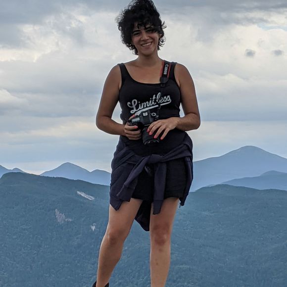 Profile Picture of Rose Shamalov (@rshamalov) on Poshmark