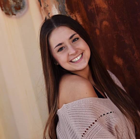 Profile Picture of Taya Schrunk (@tayaschrunk) on Poshmark