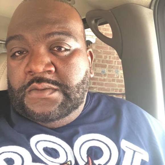 Profile Picture of James Hodge (@jameshodge64) on Poshmark