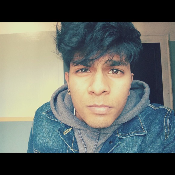 Profile Picture of Sufian Ahmed (@sufiiann_) on Poshmark