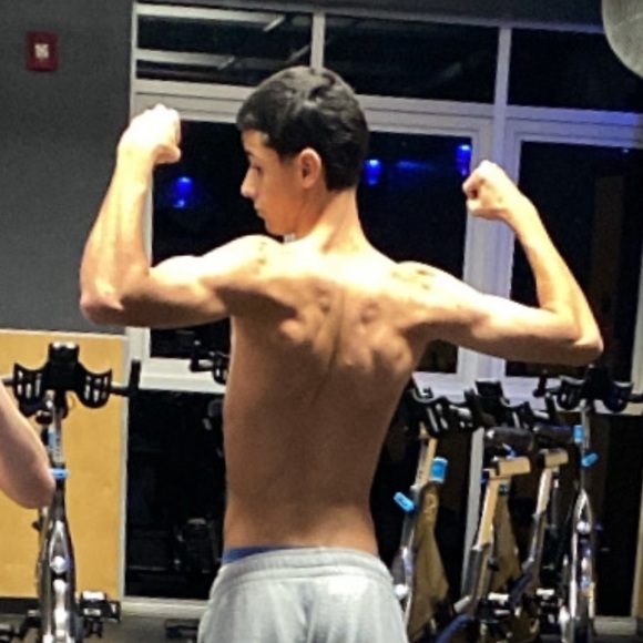 Profile Picture of Mauro Gil (@maurogil) on Poshmark