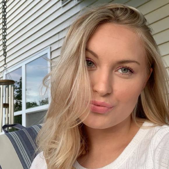 Profile Picture of Brittany Malsack (@bmalsack) on Poshmark