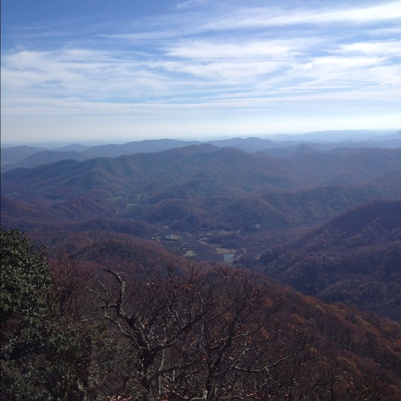 Profile Picture of Delaney Edwards (@dedwards20) on Poshmark