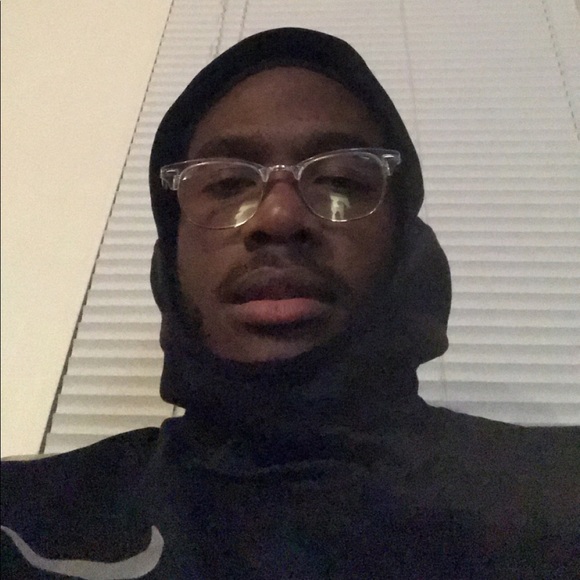 Profile Picture of Grayling elliott Davis (@gelliottdavis) on Poshmark