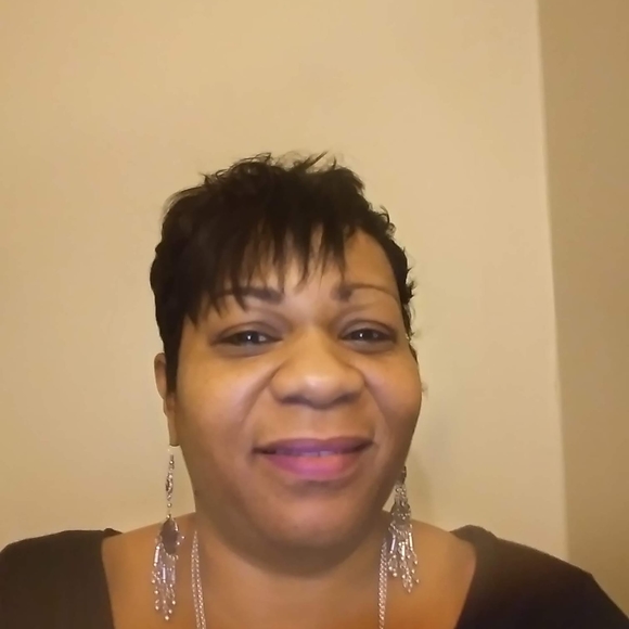 Profile Picture of Stacie Roberts (@stacieroberts99) on Poshmark