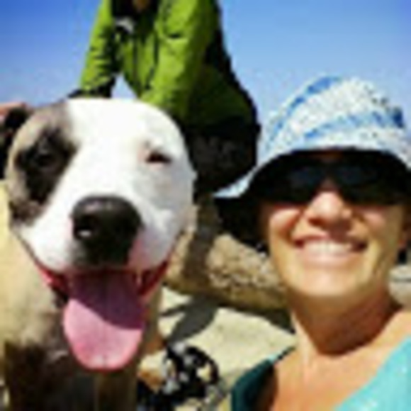 Profile Picture of Angela Selseth (@ajsacupuncture) on Poshmark