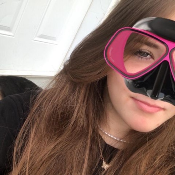 Profile Picture of Gabrielle Bernier (@gabbbey) on Poshmark