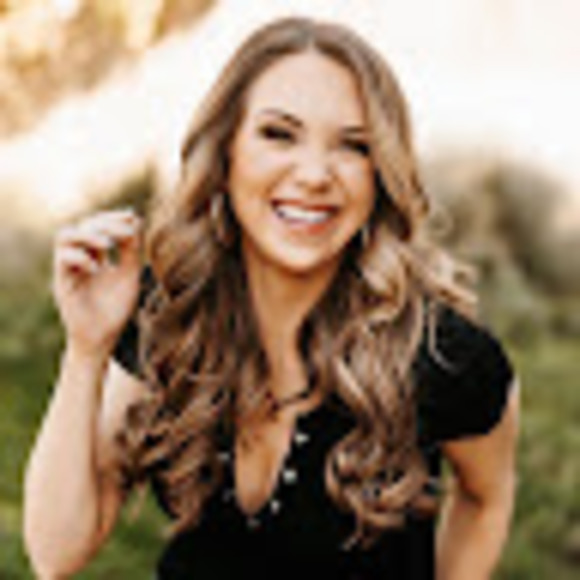 Dede Bearden - Poshmark Profile Picture of Dede Bearden (@beardendede) on Poshmark