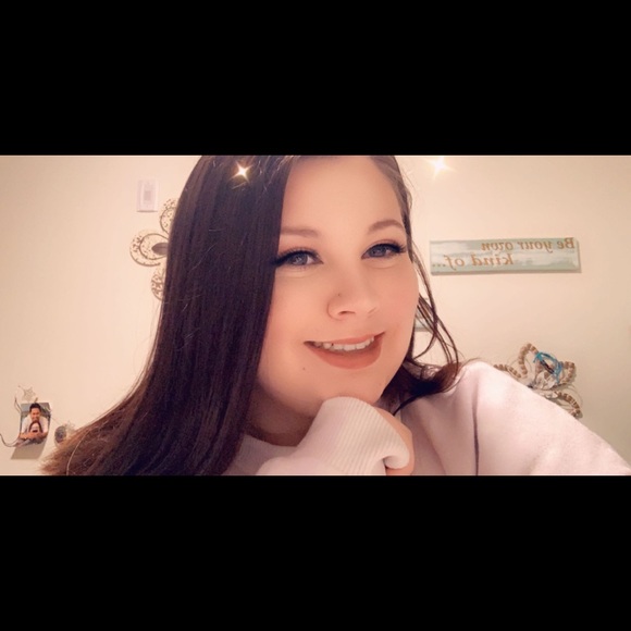 Profile Picture of Syrena Dircks (@syrena01) on Poshmark