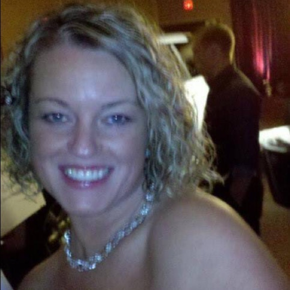 Lindsey Mahlin - Poshmark Profile Picture of Lindsey Mahlin (@ramonayvonne) on Poshmark