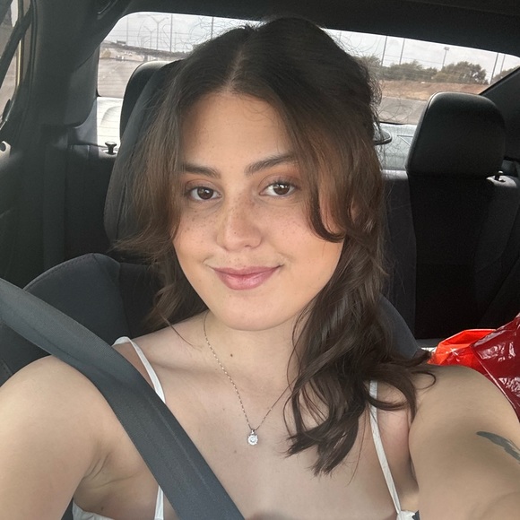 Profile Picture of Isabel Fuentes (@iyfmcclure) on Poshmark