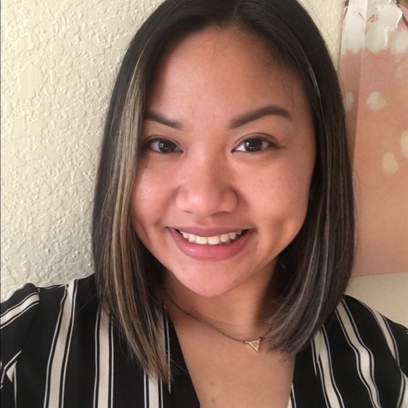 Jeaneille Vinas - Poshmark Profile Picture of Jeaneille Vinas (@jeaneillejanie) on Poshmark