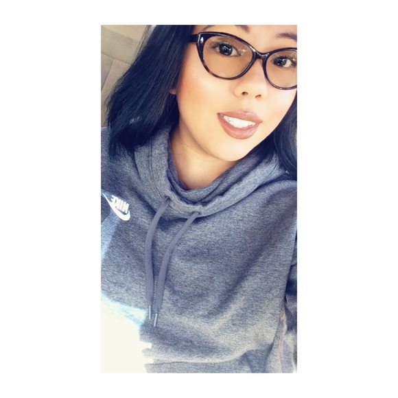 Profile Picture of Valerie Shiroma (@ariannaval) on Poshmark