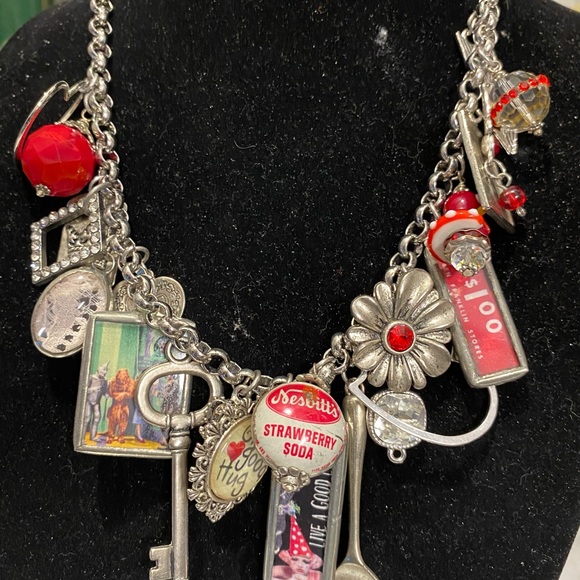 Profile Picture of Deena Andersen (@deenaandersen) on Poshmark