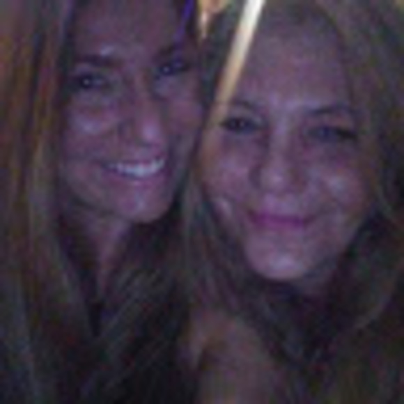 Profile Picture of Kim Albrand (@ktalbrand) on Poshmark