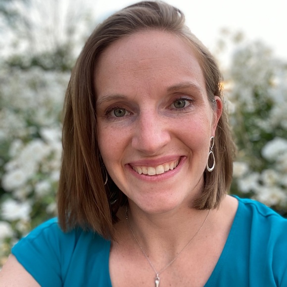 Profile Picture of Whitney Udelson (@whitneyudelson) on Poshmark